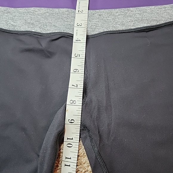 Lululemon black Capri Leggings Purple Crossover Waistband Women’s size 6 - Picture 7 of 9